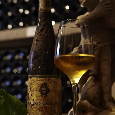 Szálloda Und Weinhaus Zum Krug