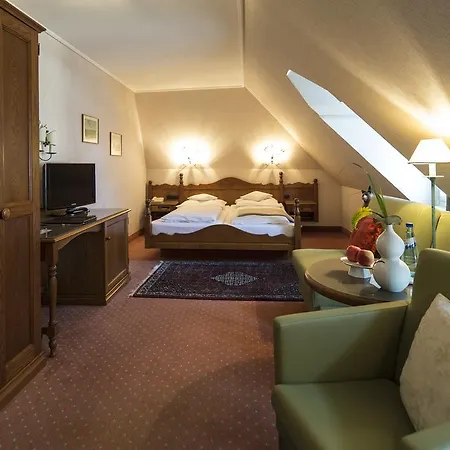 فندق Und Weinhaus Zum Krug 3*