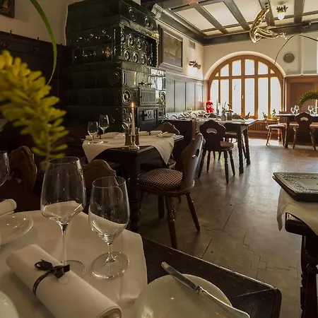 Und Weinhaus Zum Krug Szálloda 3*