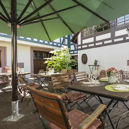 Und Weinhaus Zum Krug