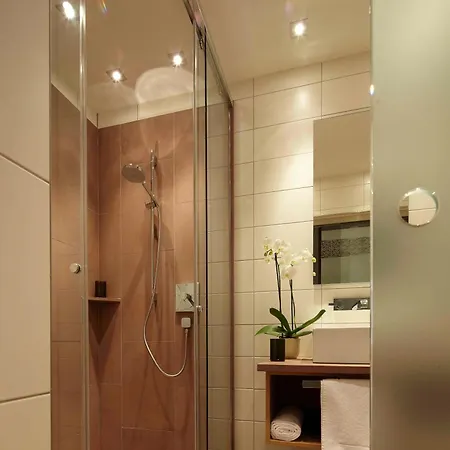 فندق Und Weinhaus Zum Krug 3*