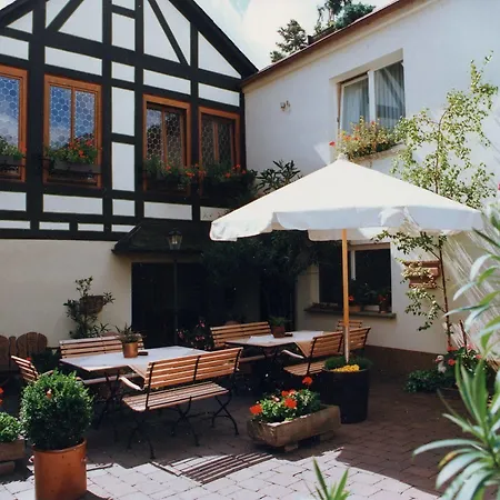 Und Weinhaus Zum Krug 3*