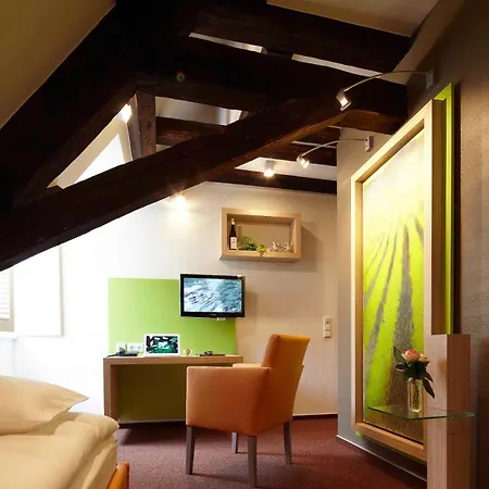 Und Weinhaus Zum Krug 3* التيف