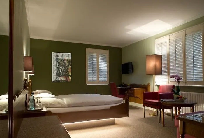 Und Weinhaus Zum Krug 3*