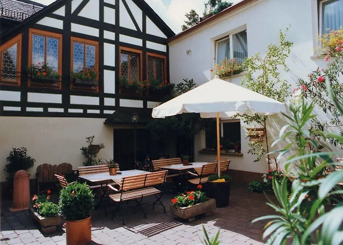 Und Weinhaus Zum Krug 3*